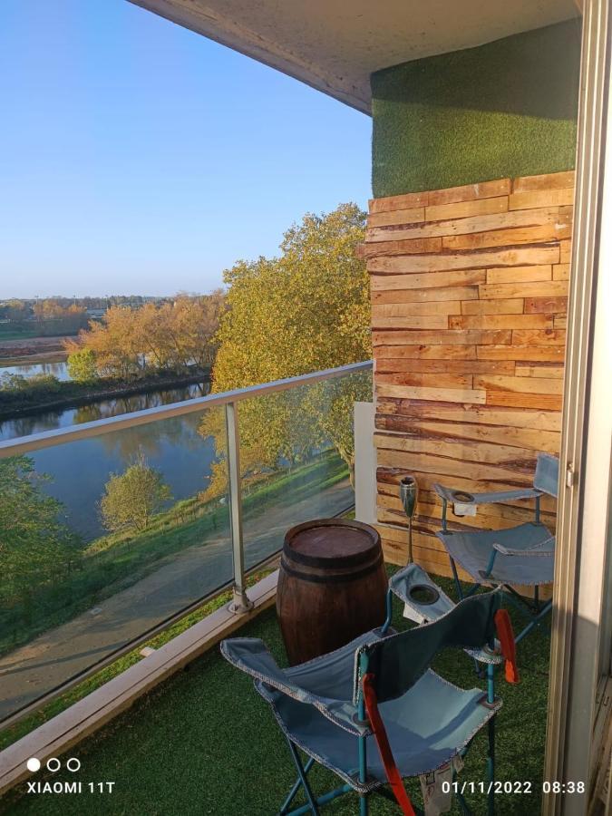 Petit Cocon Vue Sur La Loire Avec Place De Parking Offerte Orléans Dış mekan fotoğraf