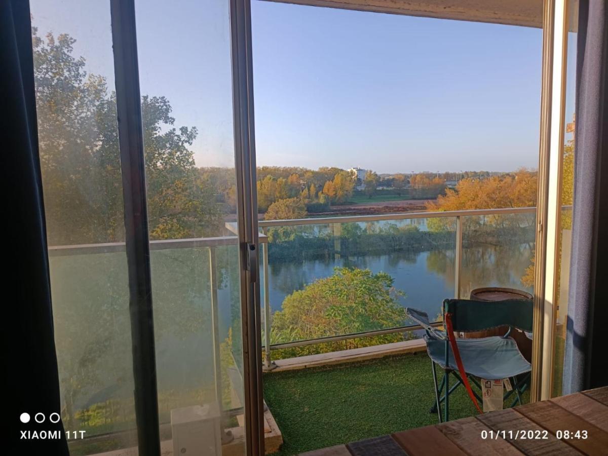Petit Cocon Vue Sur La Loire Avec Place De Parking Offerte Orléans Dış mekan fotoğraf
